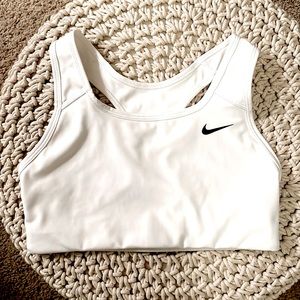 NWOT Nike Swoosh Medium-Impact Sports Bra